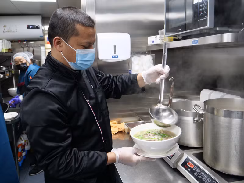 Chef Le Ngoc Quyen prepares Vietnamese dishes. 