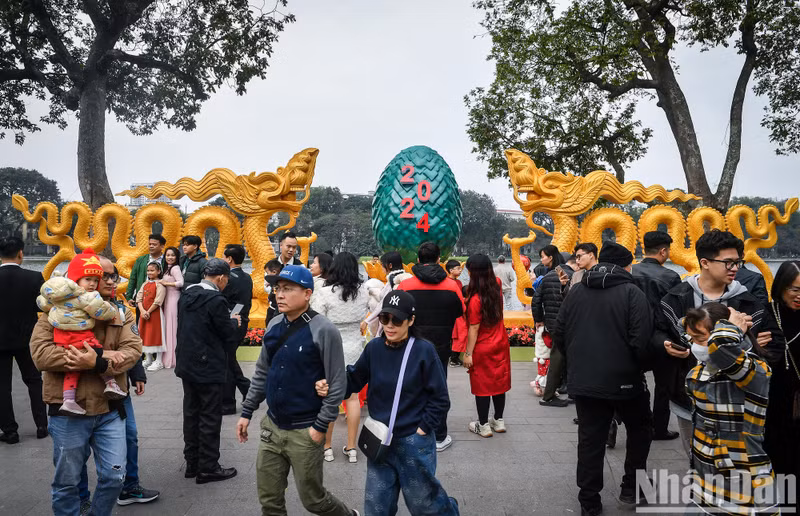 Hoan Kiem (Sword) Lake in downtown Hanoi is a favourite check-in place of visitors and local people on the first day of Lunar New Year. Hoan Kiem (Sword) Lake in downtown Hanoi is a favourite check-in place of visitors and local people on the first day of Lunar New Year.