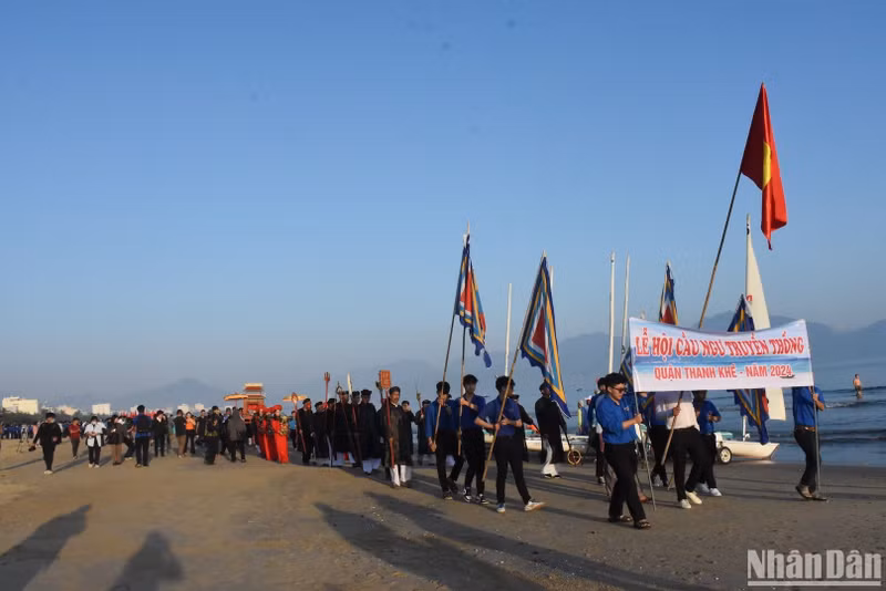 Whale Worshipping Festival is the biggest festival of the year in Thanh Khe District.