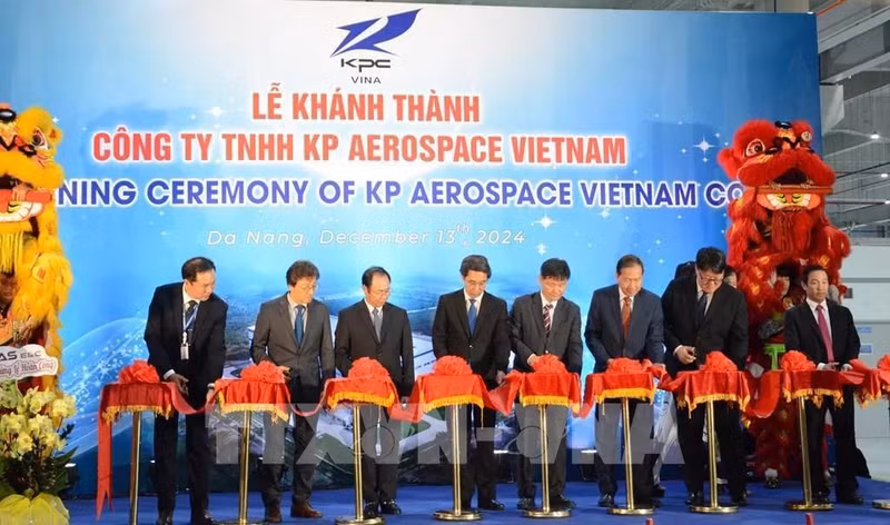 The KP Aerospace Vietnam company from the Republic of Korea (RoK) officially opens a factory at the Da Nang Hi-Tech Park. (Photo: VNA)