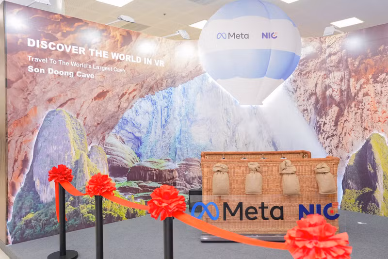 At the Meta Platforms, Inc. booth, visitors can experience culture tourism and entertainment using Meta's Quest headsets.