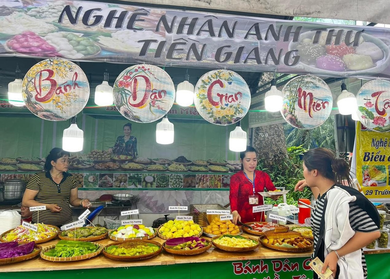 Visitors at the festival (Photo: baotintuc.vn)