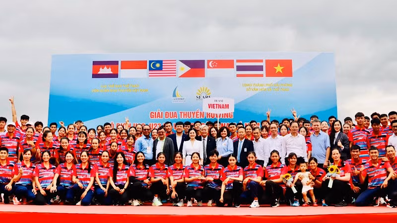 Southeast Asia rowing and canoeing championships kick off in Hai Phong