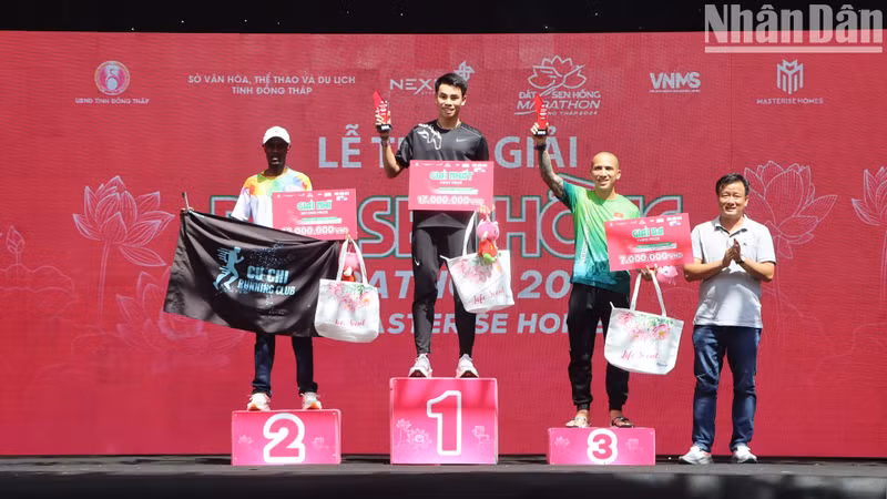 Huynh Anh Khoi came first in the 42km event with a time of 2 hours 36 minutes 19 seconds.