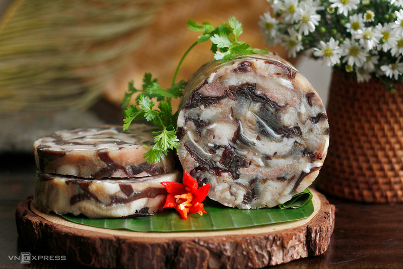 Pork head roll: A delicacy in the Tet food tray (Photo: VnExpress)
