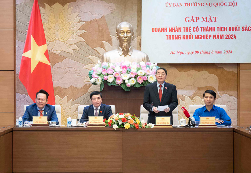 Vice Chairman of the National Assembly (NA) Nguyen Duc Hai speaks at a meeting with young entrepreneurs with outstanding startup results in 2024 in Hanoi on August 9 (Photo: quochoi.vn)