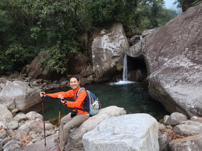 A trekker relaxes on a large flat rock on the way to Putaleng Mount