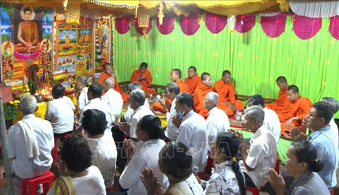 The traditional Dom Long Neak Ta festival of the Khmer ethnic group in the Mekong Delta province of Tra Vinh.(Photo: VNA)