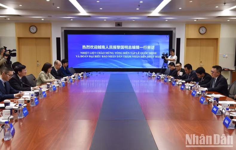 Delegates at the talks Delegates at the talks