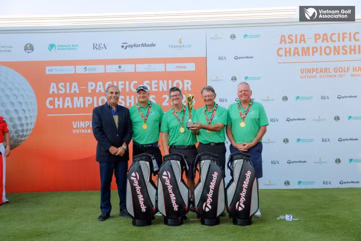 Australia successfully defend both their men's and women's titles at the 2024 Asia-Pacific Golf Confederation (APGC) Senior Amateur Championships in Hai Phong city on November 1. (Photo: VGA)