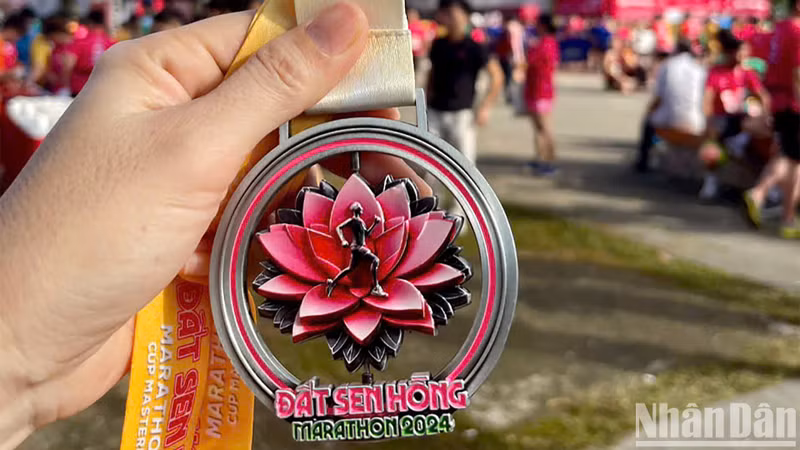 The medals of the tournament also feature a blooming lotus.