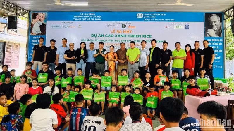 Gifts presented to children at SOS Children's Village in Go Vap District. (Photo: VU NGAN)