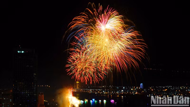 Making their debut at the DIFF, Liuyang Jingduan New-art Display brought to the event a performance entitled ‘A Summer Song’.
