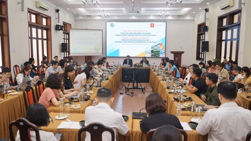 At the launching worshop of CIEM's report assessing the current state of green innovation among small and medium-sized enterprises in Vietnam. (Photo: ciem.org.vn)