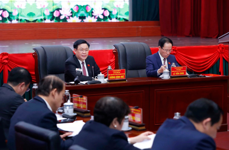 National Assembly Chairman Vuong Dinh Hue speaks at the working session (Photo: VNA) 