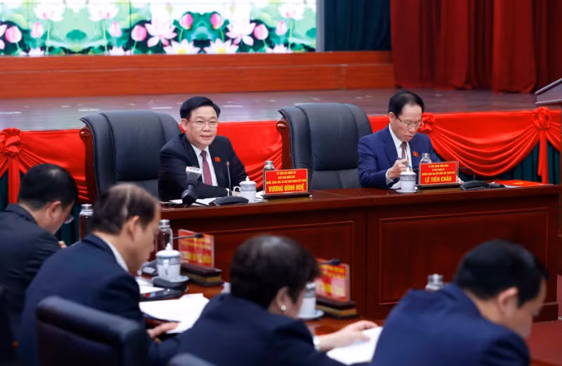 National Assembly Chairman Vuong Dinh Hue speaks at the working session (Photo: VNA) 