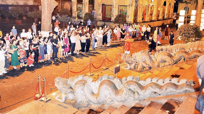 Two stone dragons in front of Kinh Thien Palace in Thang Long Imperial Citadel in Hanoi. 