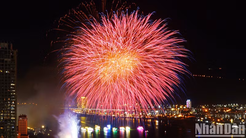 Their performance at DIFF showcases the landscape and culture of China, with traditional Chinese music and impressive high-range fireworks.