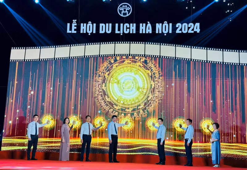 Delegates at the opening ceremony (Photo: hanoimoi.vn)