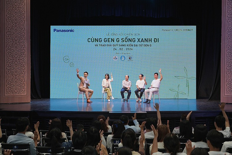 Winners of the “Gen G Ambassador Programme” at the event. (Photo: VNA)