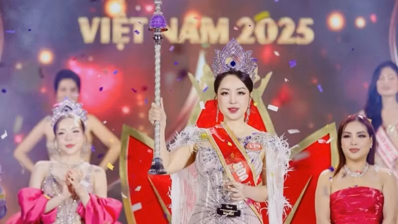 Hoang Thu Thuy crowned Miss Vietnam Business 2025