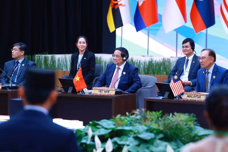 Prime Minister Pham Minh Chinh (centre) speaks at ASEAN Leaders' Interface with ASEAN Youth on May 26. (Photo: VNA) 
