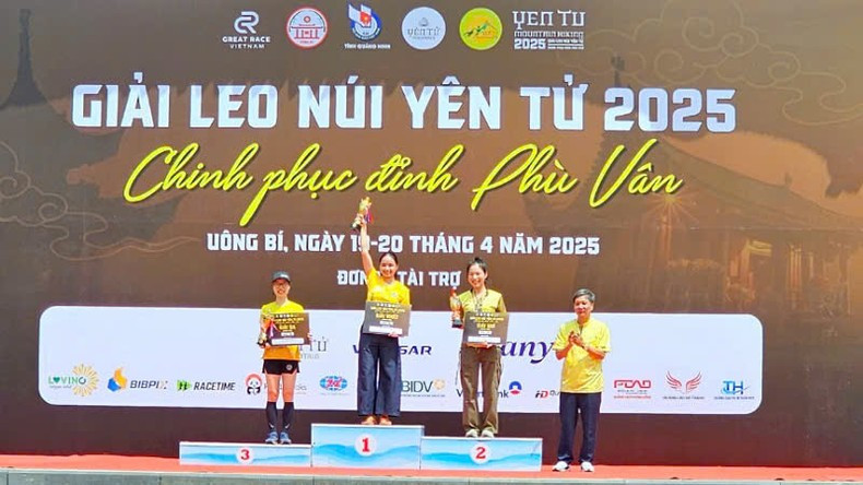 Winners of the women's 5km race honoured at the event