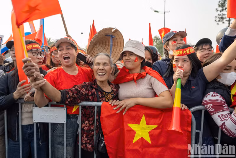 Fans of all ages gathered outside the airport.
