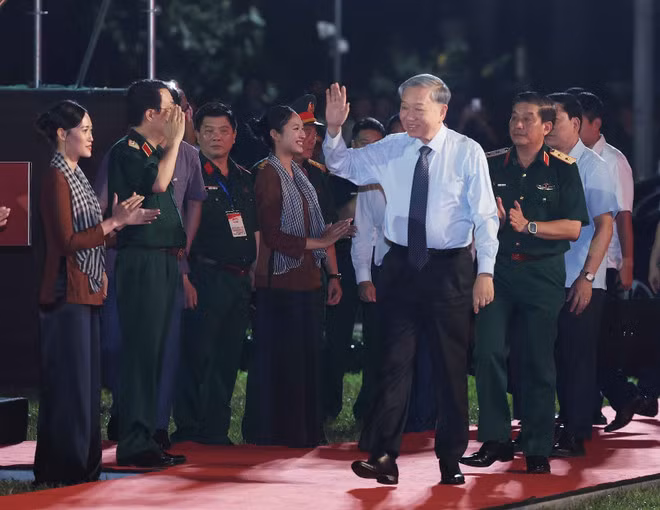 Party General Secretary To lam, who is also Secretary of the Central Military Commission, attends the event. (Photo: VNA)