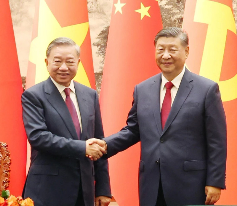General Secretary of the Communist Party of Vietnam Central Committee and State President To Lam (L) meets with General Secretary of the Communist Party of China Central Committee and President of China Xi Jinping on August 19, 2024 (Photo: VNA)