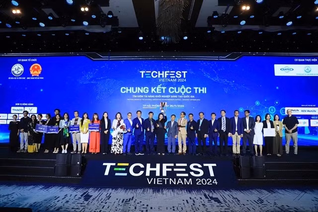 Winners of the TECHFEST Vietnam 2024 National Creative Startup Talent Search Competition honoured at the awards ceremony in Hai Phong city in November 2024. (Photo courtesy of the organiser).