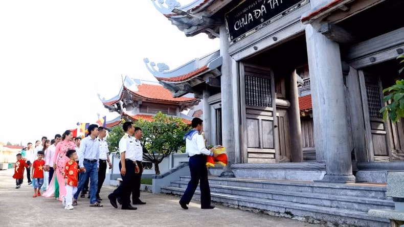 Soldiers and islanders visit the pagoda on Da Tay Island
