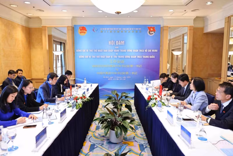 At the talks between heads of the Ho Chi Minh Communist Youth Union and the Communist Youth League of China in Hanoi on April 13. (Photo: VNA)