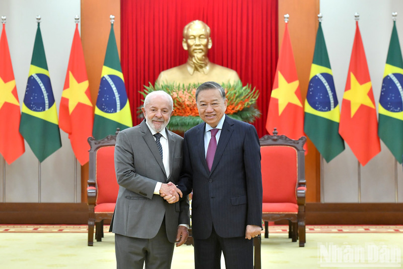 Party General Secretary To Lam (R) and Brazilian President Luiz Inácio Lula da Silva (Photo: NDO/Dang Khoa)