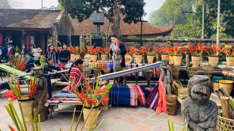 A programme introducing traditional Vietnamese crafts opened at the Temple of Literature in Hanoi on January 2.
