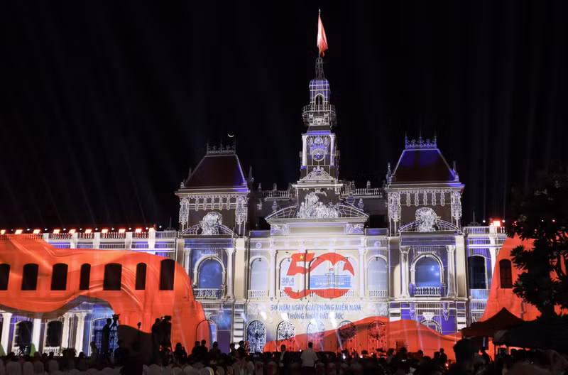Ho Chi Minh City marks 50 years of reunification with 3D mapping show (Photo: VNA)