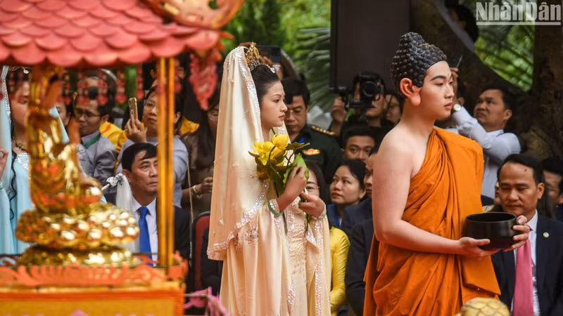 The festival is held annually from the 16th to the 19th day of the second lunar month at the Quan The Am pagoda on Su Van Hanh Street, Hoa Hai Ward, Ngu Hanh Son District, and other sites in Ngu Hanh Son.