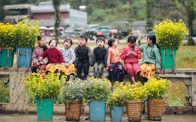 Children in Lung Cam Village (Photo: VU MUNG)