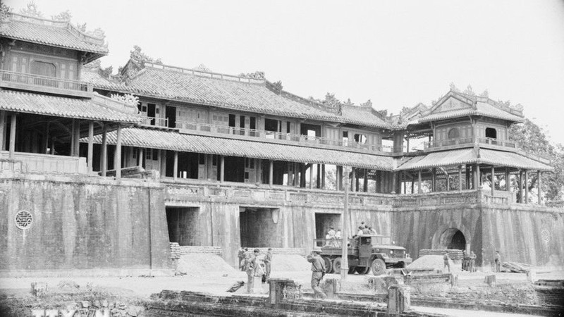 The Liberation Army entered through the Ngo Mon Gate, in front of the Hue Citadel. (Photo: Ngoc Dan/VNA)