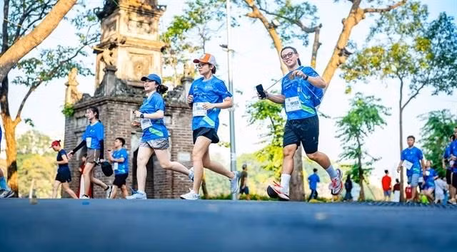 Runners compete in the Standard Chartered Hanoi Heritage Marathon 2024 (Photo: organising board)