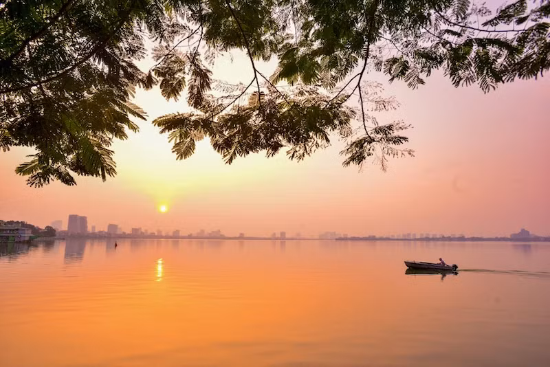 Hanoi to invest 99 billion VND in West Lake area wastewater system project