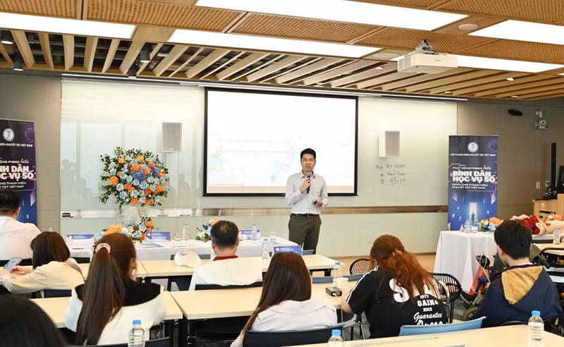 At the launch ceremony (Photo: qdnd.vn)