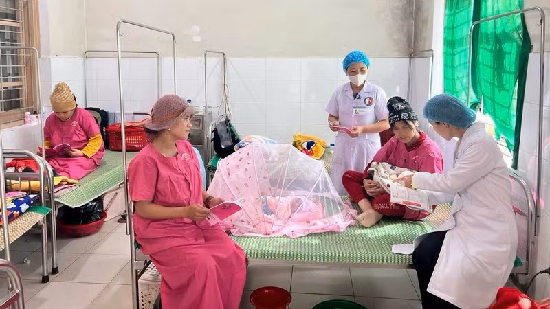 Health workers instruct mothers with newborns at the Centre for Disease Control in Hue City.