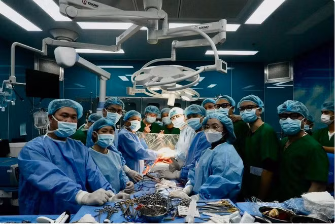 Doctors of the Central Lung Hospital perform a lung transplant (Photo: VN+) Doctors of the Central Lung Hospital perform a lung transplant (Photo: VN+)