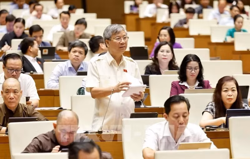 Lawmakers at the NA's plenary sitting on May 16 morning. (Photo: VNA) 
