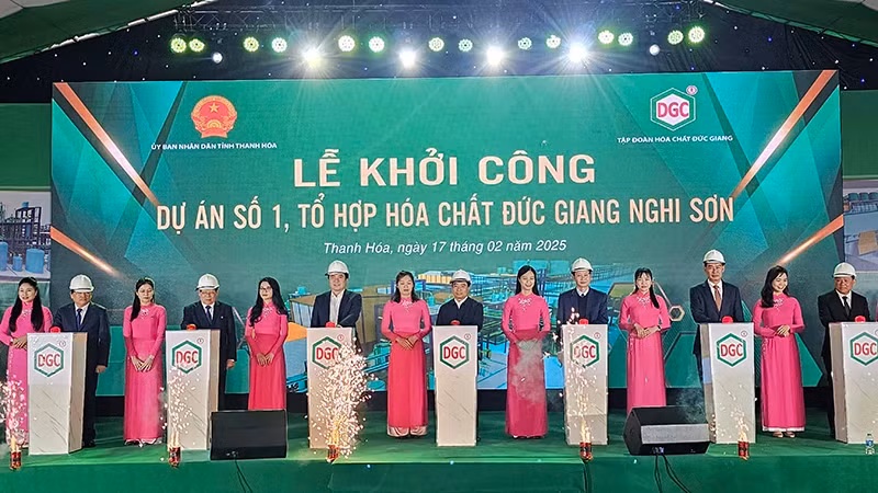 At the ground-breaking ceremony of the first phase of the Duc Giang- Nghi Son Chemical Complex 