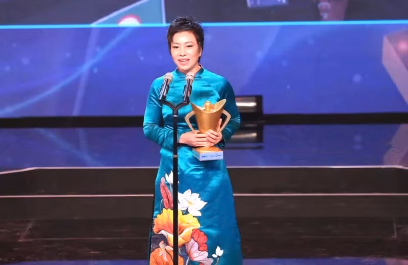 Nguyen Thi Nhung becomes first Vietnamese coach to gain A-class international certificate