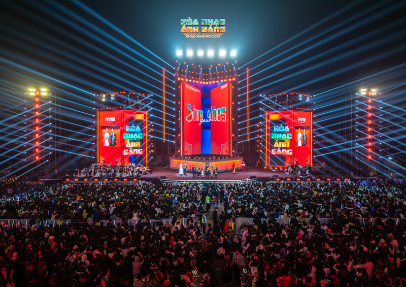 Light Symphony 2025 is a multi-dimensional artistic journey where heritage was reinterpreted through light, sound, and cutting-edge technology. (Photo: Hanoi International Light Festival)