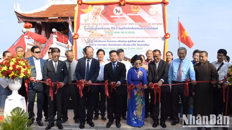 At the inauguration ceremony of the renovation project of the One Pillar Pagoda in Khon Kaen Province.