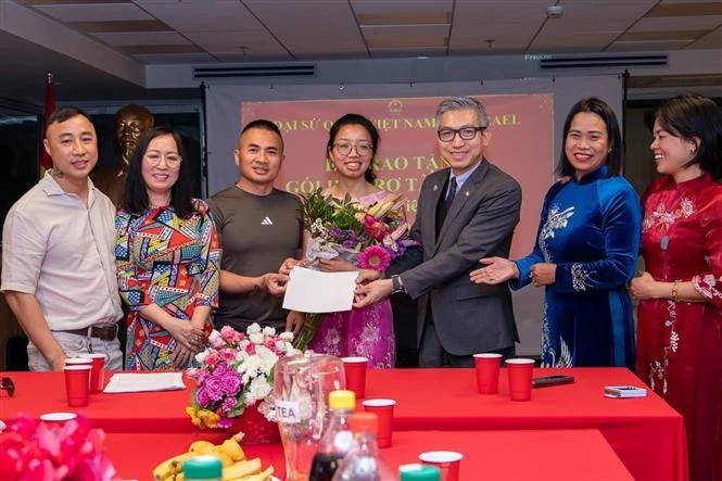 Financial support grants awarded to Vietnamese postgraduate researchers in Israel. (Photo: VNA)